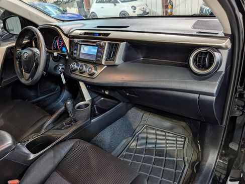 Used 2014 Toyota RAV4 LE AWD/4WD image 28