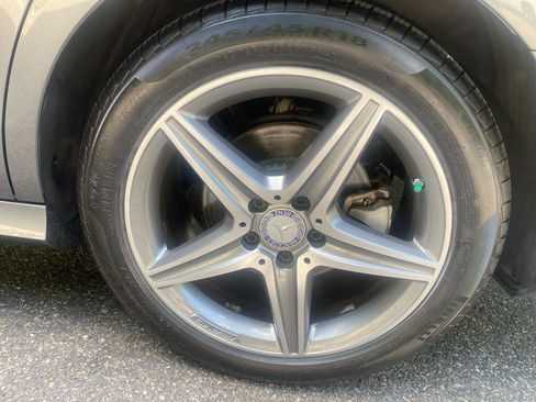 Used 2017 Mercedes-Benz E 300 4MATIC image 41
