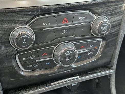 Used 2019 Chrysler 300 Touring w/ Sport Appearance Package AWD/4WD image 20
