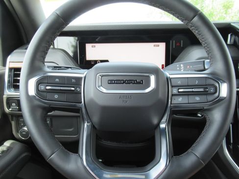Used 2025 GMC Yukon Denali AWD/4WD image 22