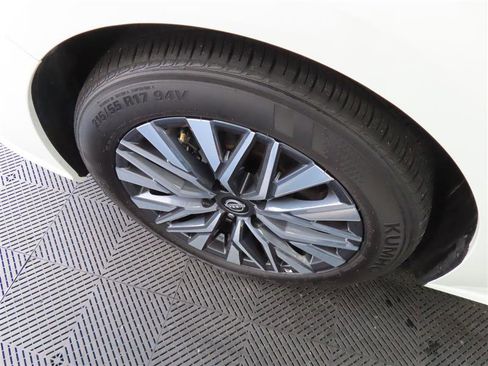 Used 2025 Nissan Altima 2.5 SV FWD image 6