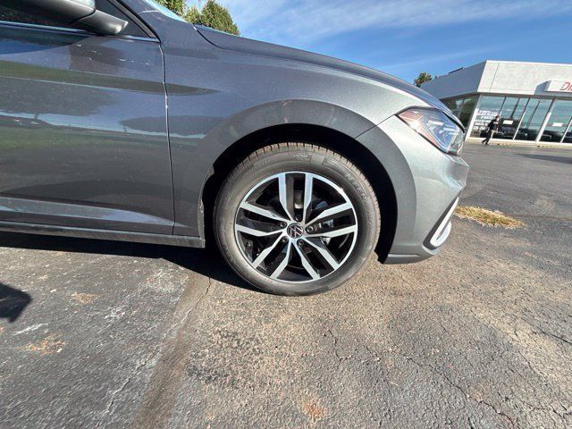 New 2027 Volkswagen Jetta SE FWD image 14