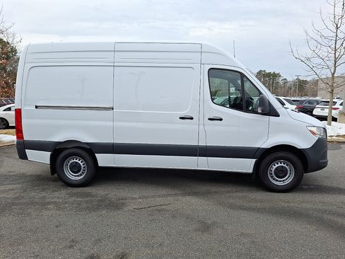 Used 2025 Mercedes-Benz Sprinter 2500 image 8