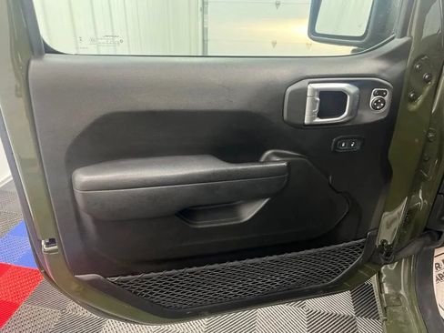 Used 2024 Jeep Wrangler Unlimited w/ Convenience Group AWD/4WD image 20