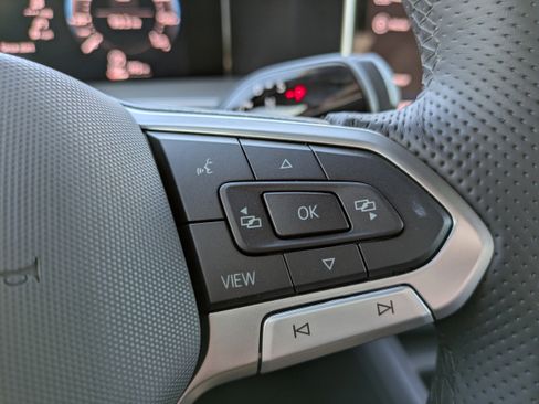 New 2026 Volkswagen Tiguan SE R-Line FWD image 28