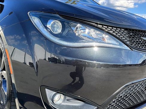 Used 2018 Chrysler Pacifica Touring-L w/ Premium Audio Group image 31