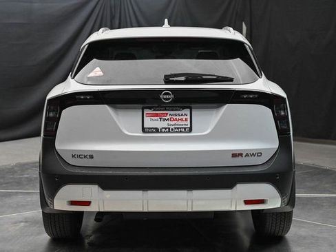 New 2025 Nissan Kicks SR image 11