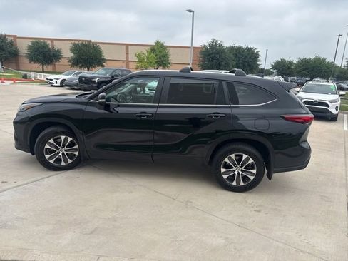 Used 2023 Toyota Highlander XLE AWD/4WD image 6