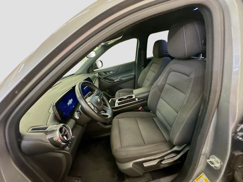 Used 2025 Chevrolet Equinox LT AWD/4WD image 13