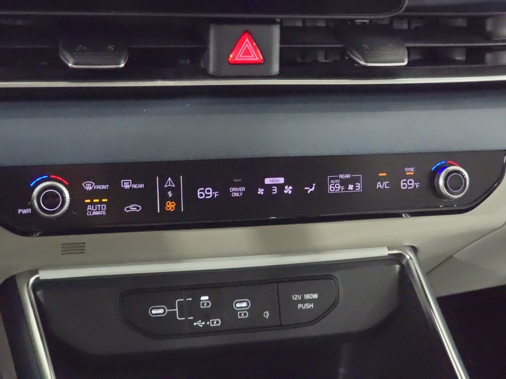 Used 2025 Kia Carnival EX FWD image 18