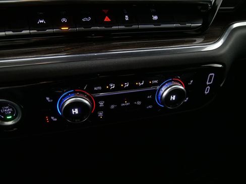 Used 2024 GMC Sierra 1500 Elevation image 24