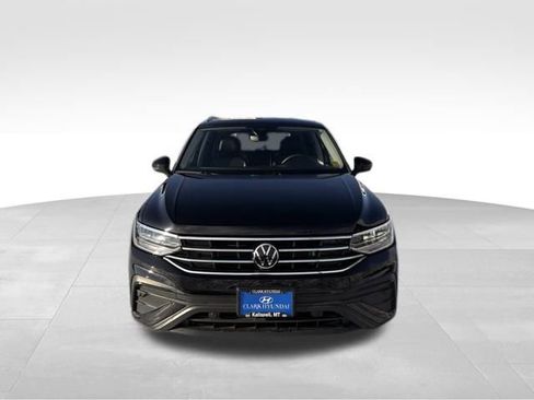 Used 2024 Volkswagen Tiguan SE image 2