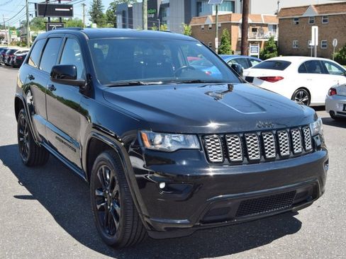 Used 2020 Jeep Grand Cherokee Laredo AWD/4WD image 10