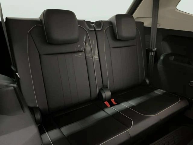 Used 2023 Volkswagen Tiguan SE w/ Panoramic Sunroof Package FWD image 76