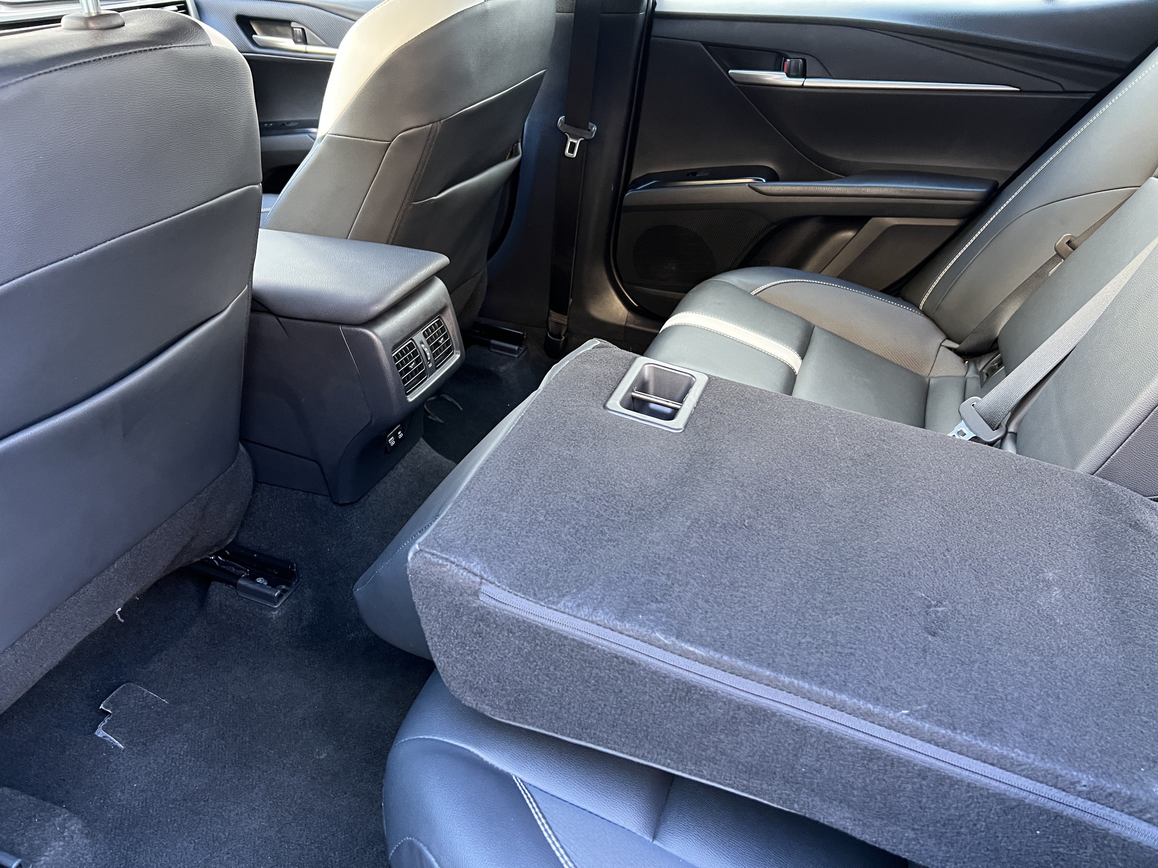 Used 2025 Toyota Camry SE FWD image 17