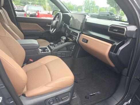 Used 2026 Toyota 4Runner SR5 AWD/4WD image 13