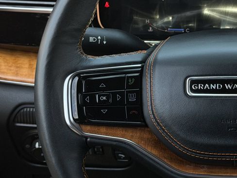Used 2024 Jeep Grand Wagoneer Series III w/ Rear Seat Video Group 1 AWD/4WD image 15