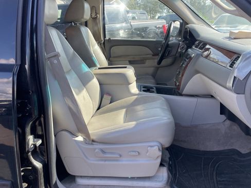 Used 2010 Chevrolet Suburban LT image 18