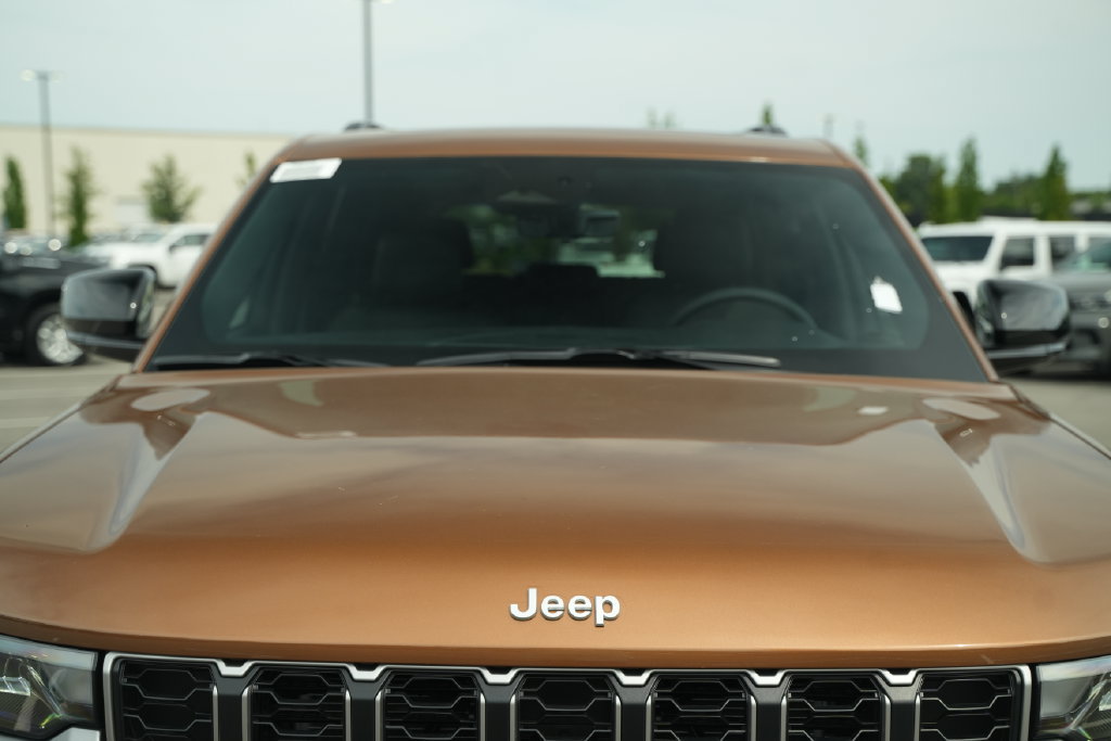 New 2026 Jeep Grand Cherokee Limited w/ MOPAR Finishing Package AWD/4WD image 42