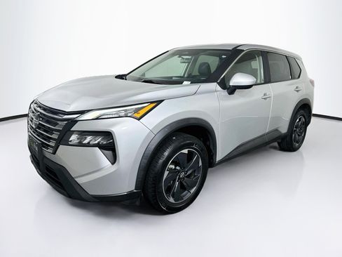 Used 2024 Nissan Rogue SV FWD image 3