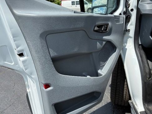 Used 2018 Ford Transit 150 XL image 18