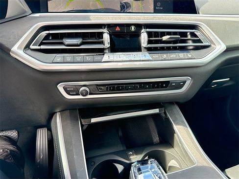 Used 2022 BMW X5 xDrive40i w/ Premium Package image 17