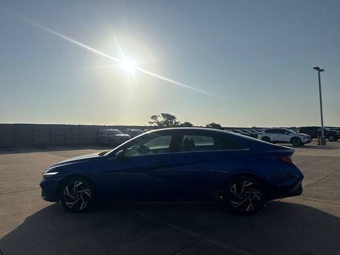 Used 2025 Hyundai Elantra SEL FWD image 13