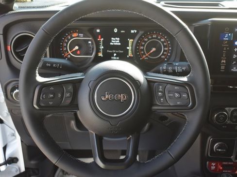 Used 2025 Jeep Wrangler Unlimited Rubicon image 19