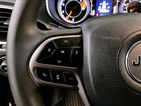 Used 2020 Jeep Cherokee Latitude Plus image 18