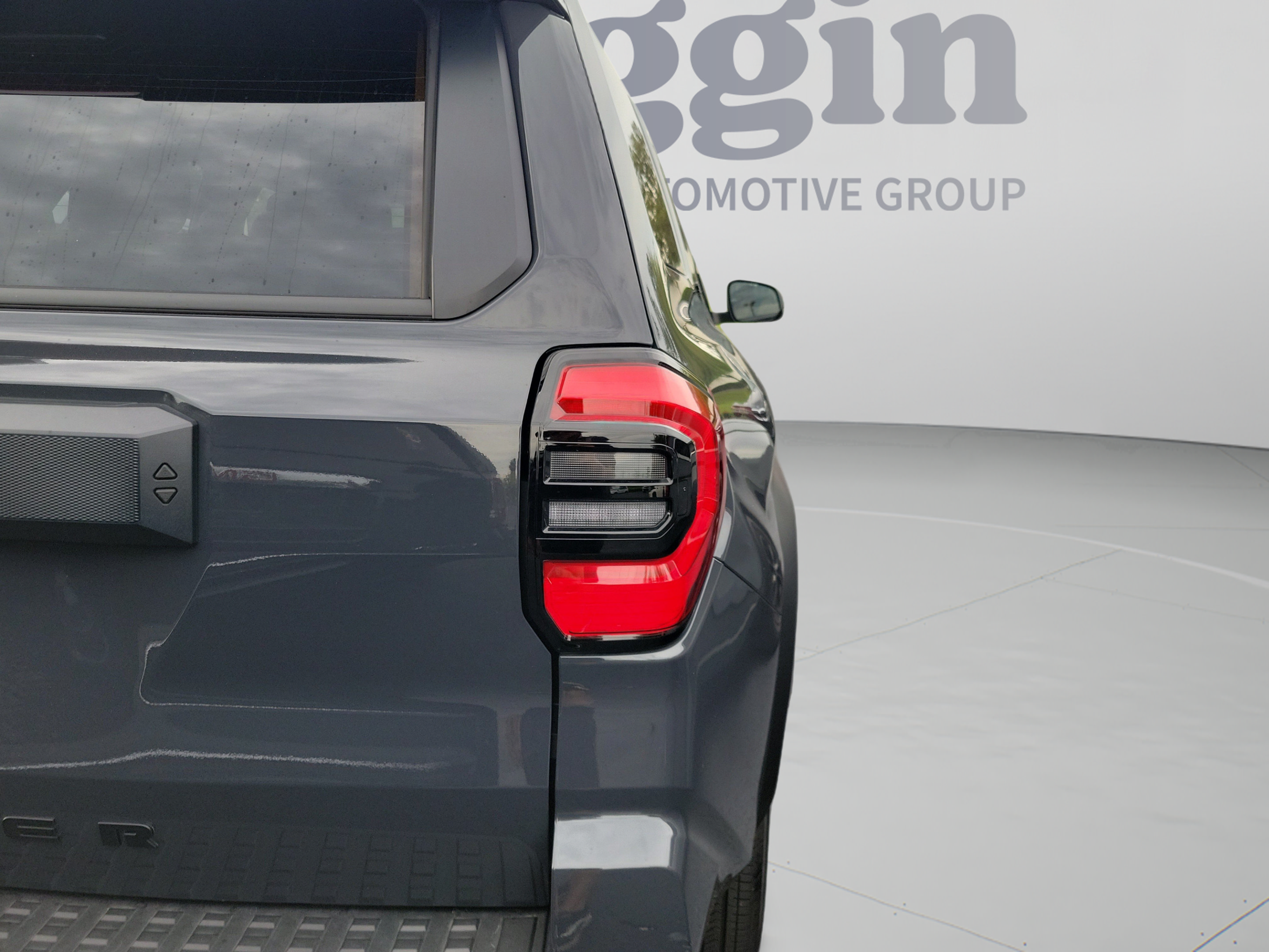 Used 2025 Toyota 4Runner SR5 AWD/4WD image 17