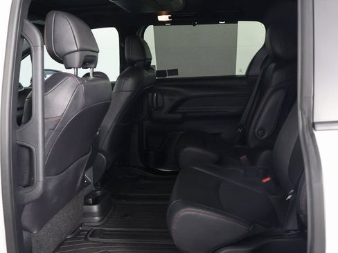 Used 2026 Toyota Sienna XSE FWD image 10