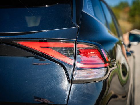 Used 2025 Kia Sportage EX image 13