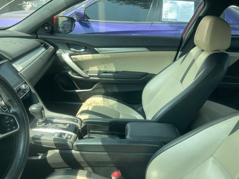 Used 2017 Honda Civic Touring image 5