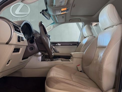 Used 2019 Lexus GX 460 Premium w/ Premium Package AWD/4WD image 9
