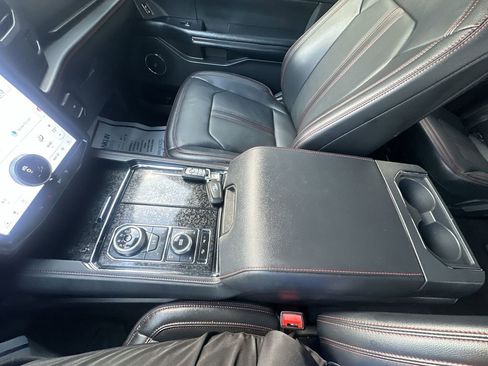 Used 2024 Ford Expedition Limited image 27