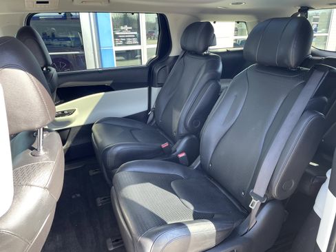 Used 2024 Kia Carnival SX Prestige image 9