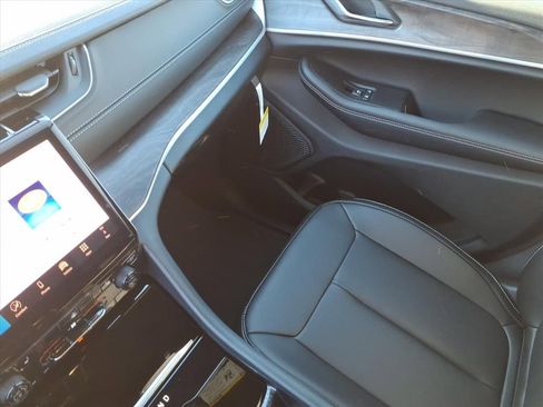 New 2025 Jeep Grand Cherokee L Limited image 31