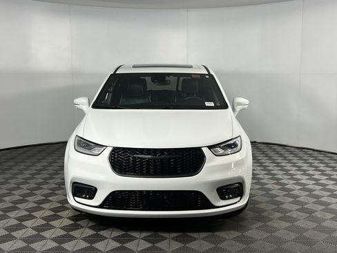 Certified 2022 Chrysler Pacifica Limited w/ Uconnect Theater Family Group image 10