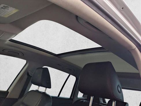 Used 2017 Volkswagen Tiguan Wolfsburg Edition image 15