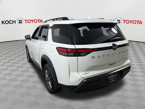 Used 2024 Nissan Pathfinder SV AWD/4WD image 6