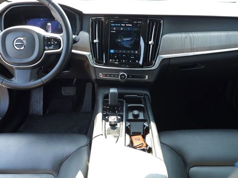 Used 2023 Volvo S90 B6 Plus image 19