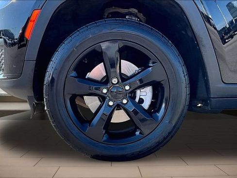 Used 2022 Jeep Grand Cherokee L Laredo AWD/4WD image 8
