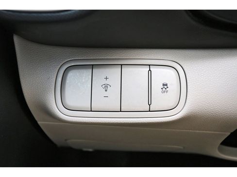 Certified 2025 Hyundai Venue SEL FWD image 22