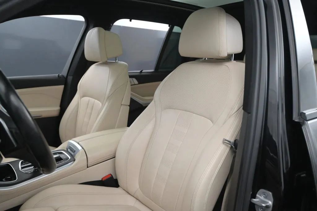 Used 2021 BMW X5 xDrive40i w/ M Sport Package AWD/4WD image 37
