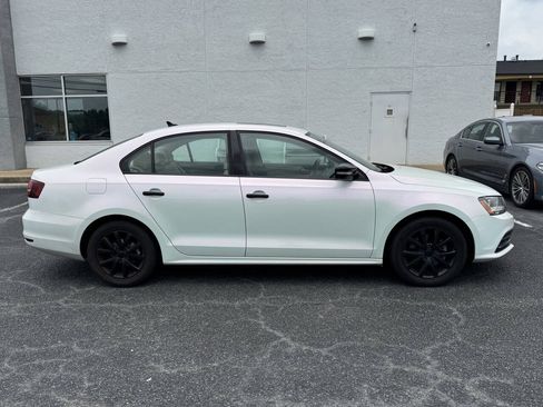 Used 2018 Volkswagen Jetta SE FWD image 6
