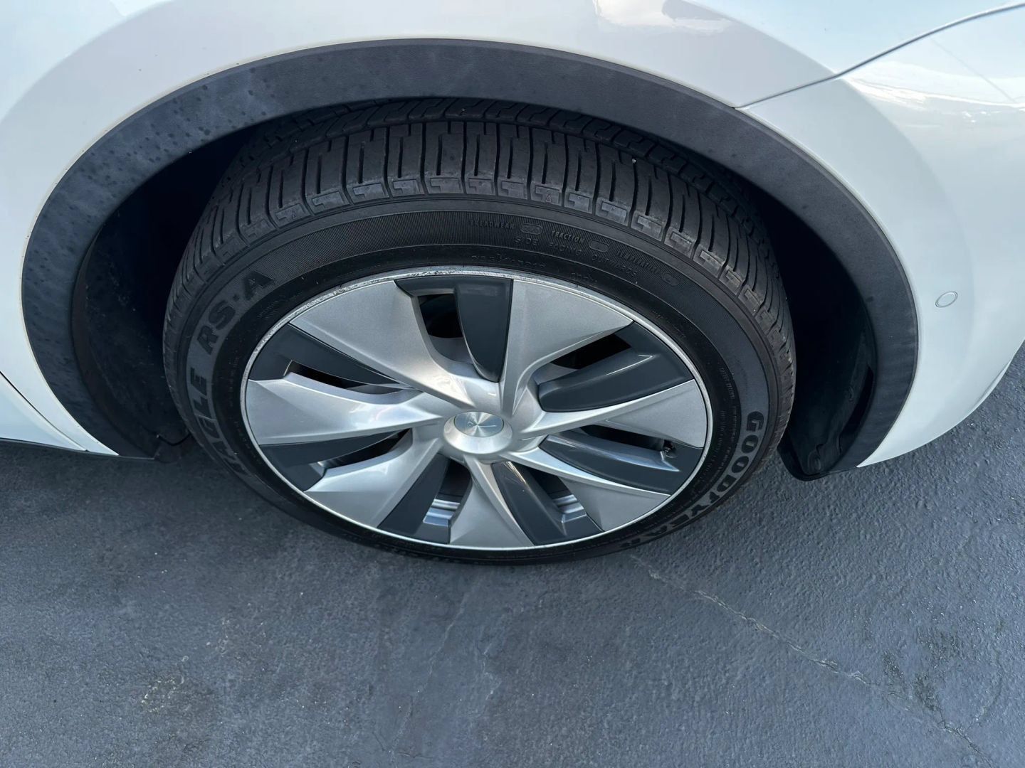 Used 2021 Tesla Model Y Long Range AWD/4WD image 30