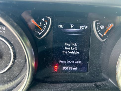 Used 2022 Jeep Gladiator Sport AWD/4WD image 18