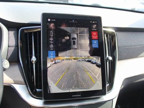 New 2026 Volvo XC90 B6 Plus w/ Protection Package Premier image 24