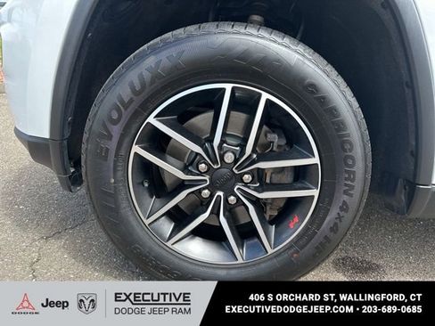 Used 2021 Jeep Grand Cherokee Trailhawk w/ Trailhawk Luxury Group AWD/4WD image 14