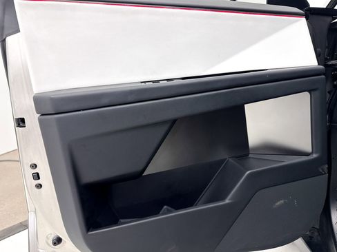 Used 2024 Tesla Cybertruck AWD Crew Cab image 31